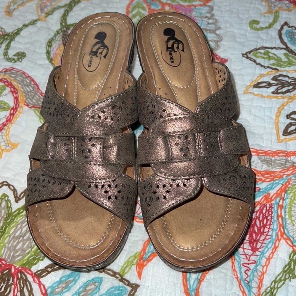 GC womens size 38 (7.5) wedge sandals bronze slip on summer causal church buckle